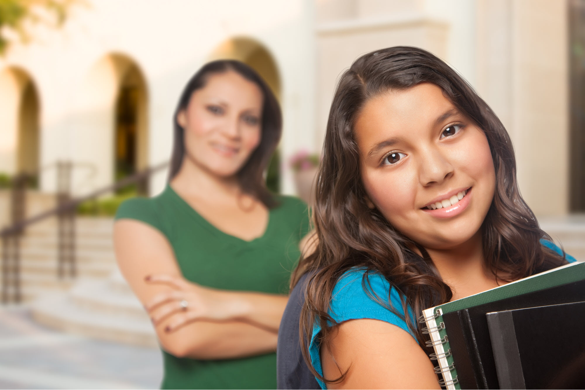 estudiante femenina con madre